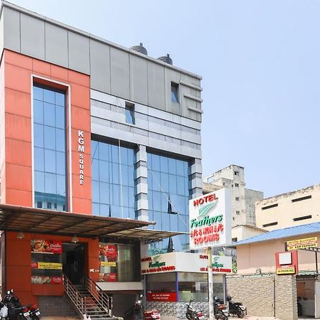 Capital O 71307 Feathers Hotel Kochi Ngoại thất bức ảnh