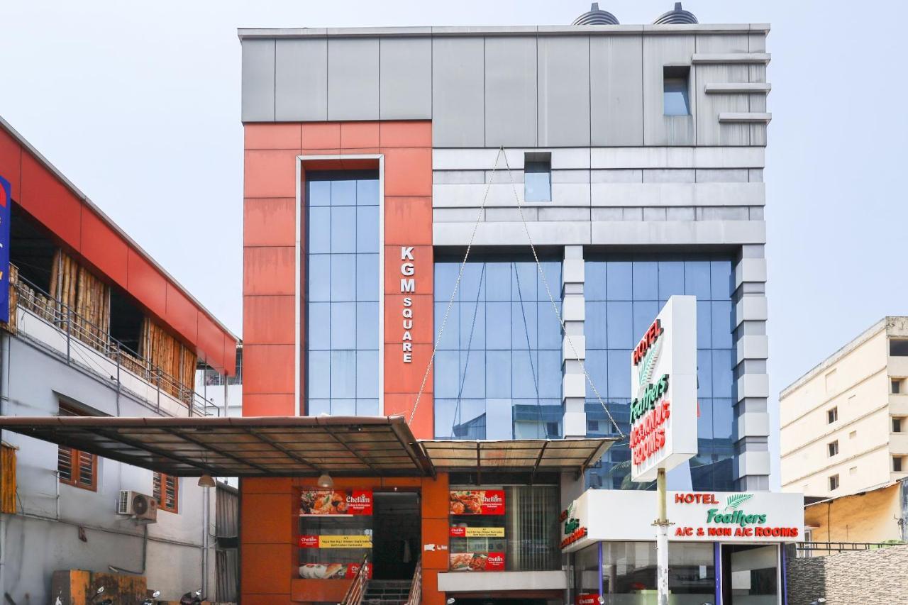 Capital O 71307 Feathers Hotel Kochi Ngoại thất bức ảnh