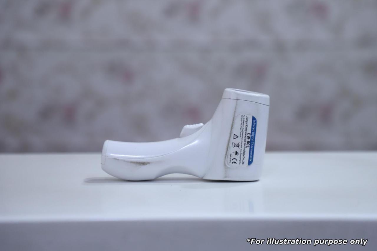 Capital O 71307 Feathers Hotel Kochi Ngoại thất bức ảnh
